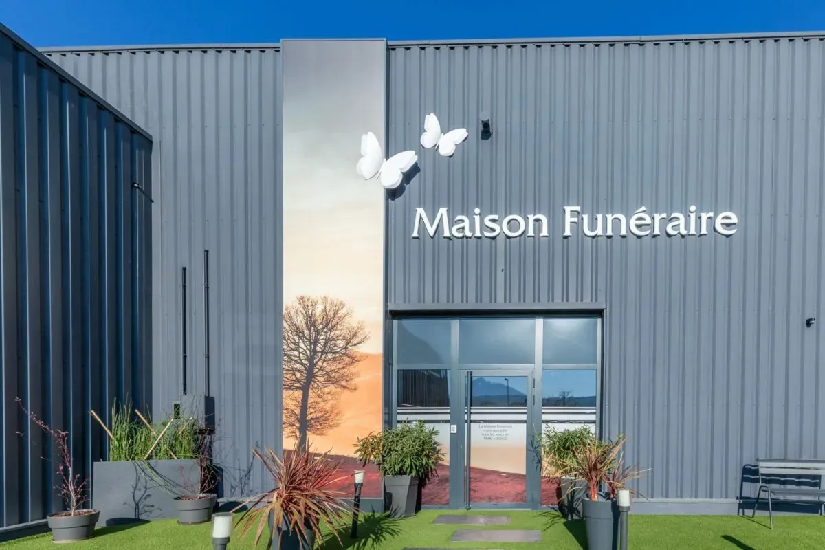 Entrée de la Maison Funéraire Autem.